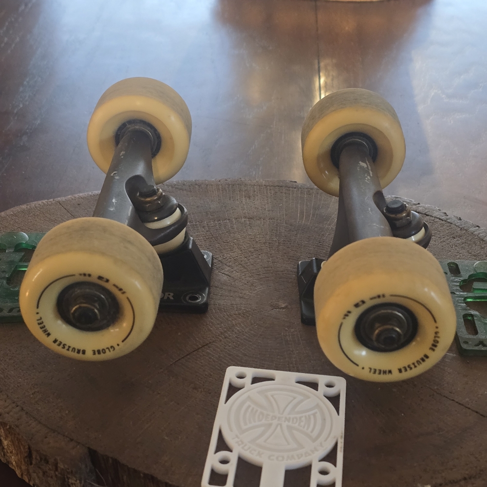 TENSOR Trucks, GLOBE Bruiser Wheels, Shake Junt Bearings